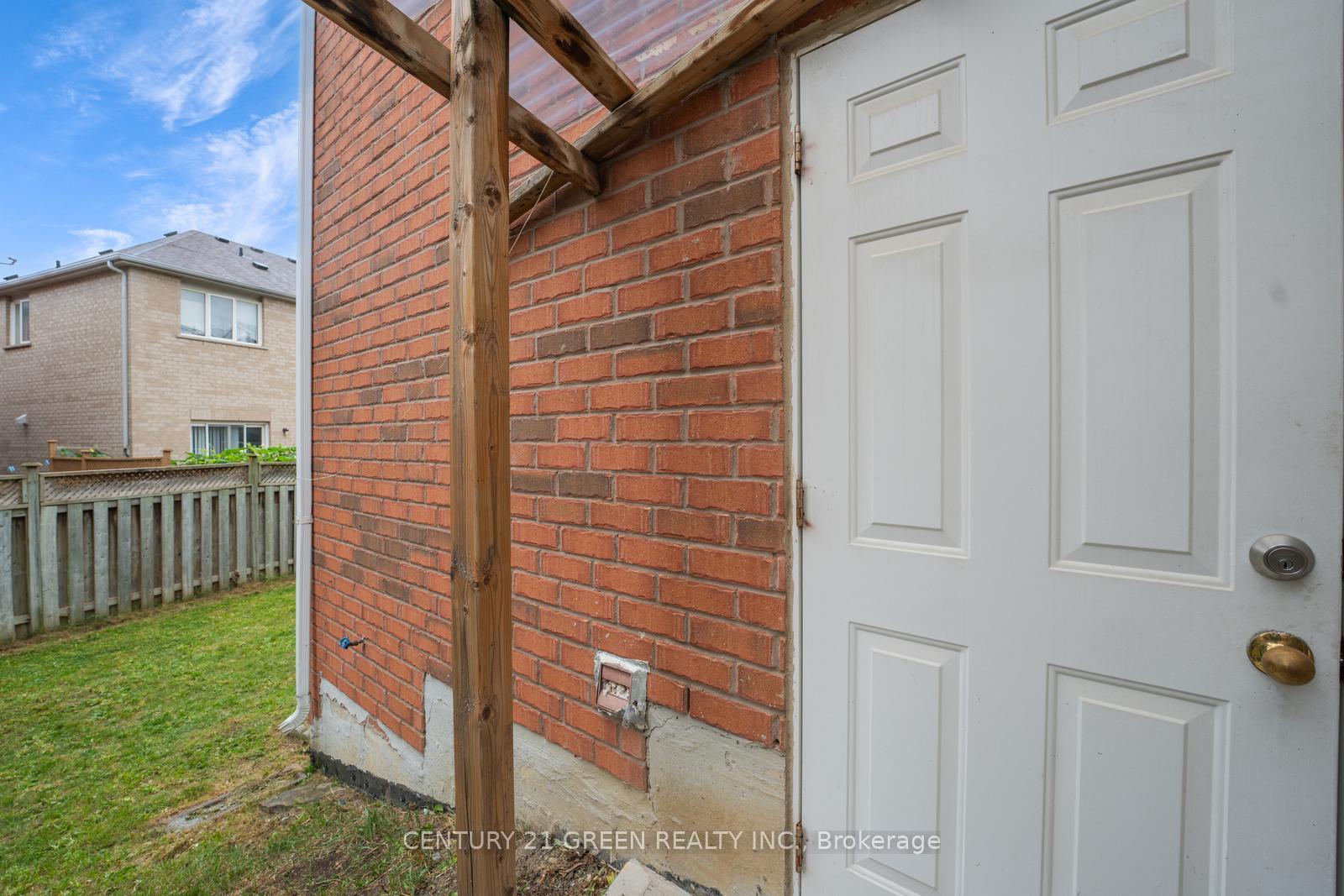 Photo 41 of 62 Saintsbury Crescent, Brampton, Sandringham-Wellington — HOMEH