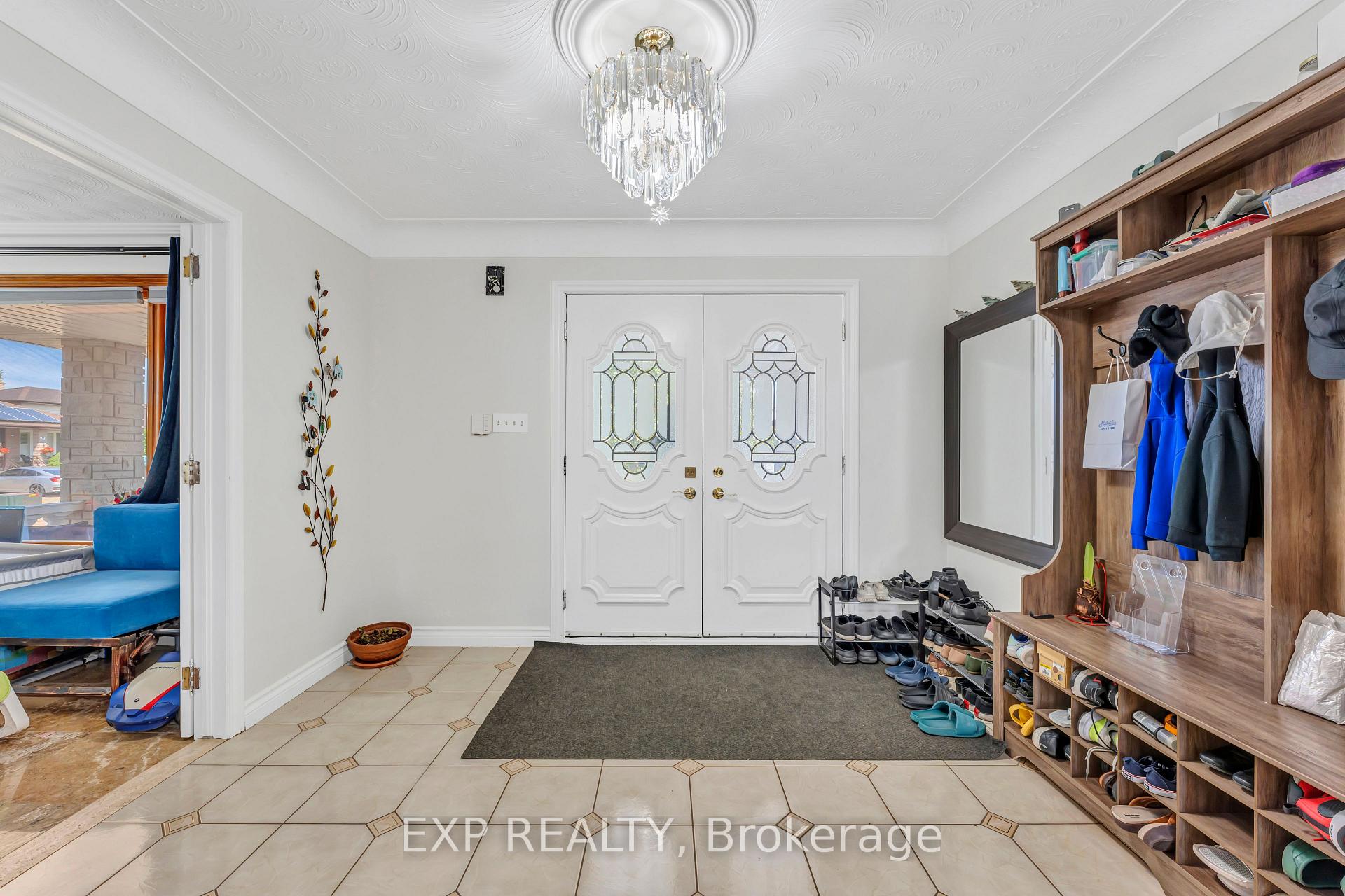 Photo 3 of 2 Glencrest Avenue, Hamilton, Stoney Creek — HOMEH