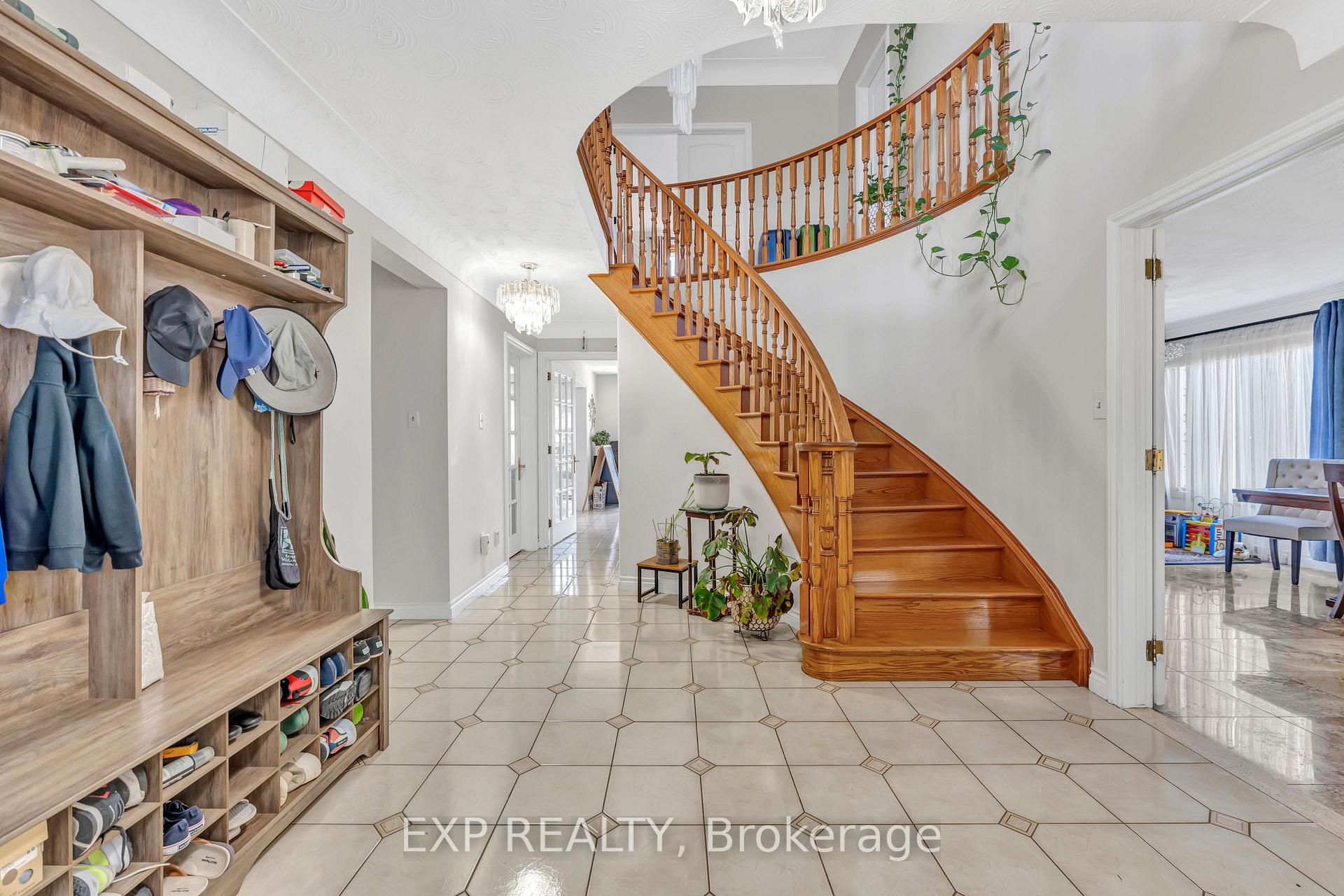 Photo 4 of 2 Glencrest Avenue, Hamilton, Stoney Creek — HOMEH