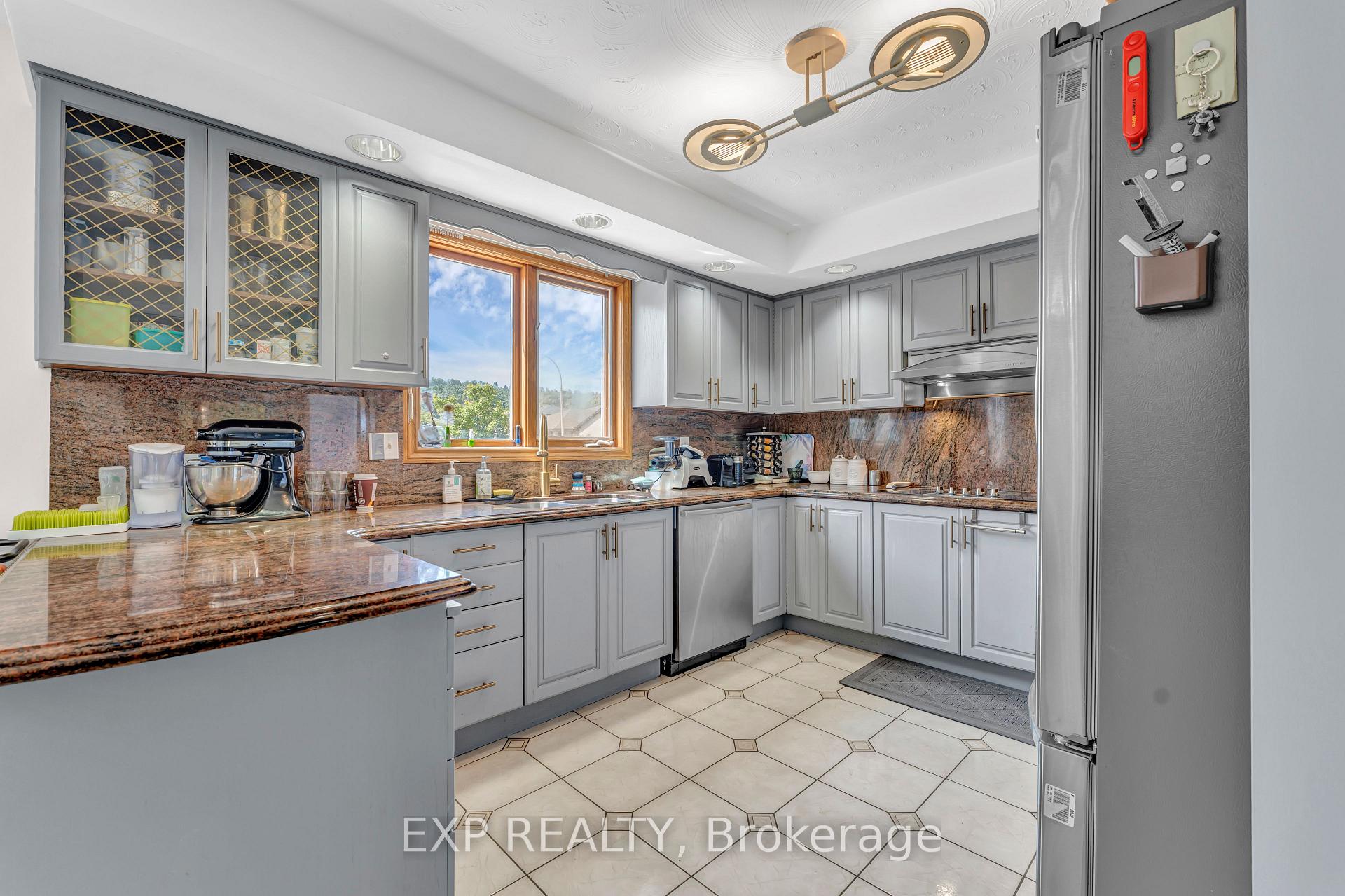 Photo 8 of 2 Glencrest Avenue, Hamilton, Stoney Creek — HOMEH