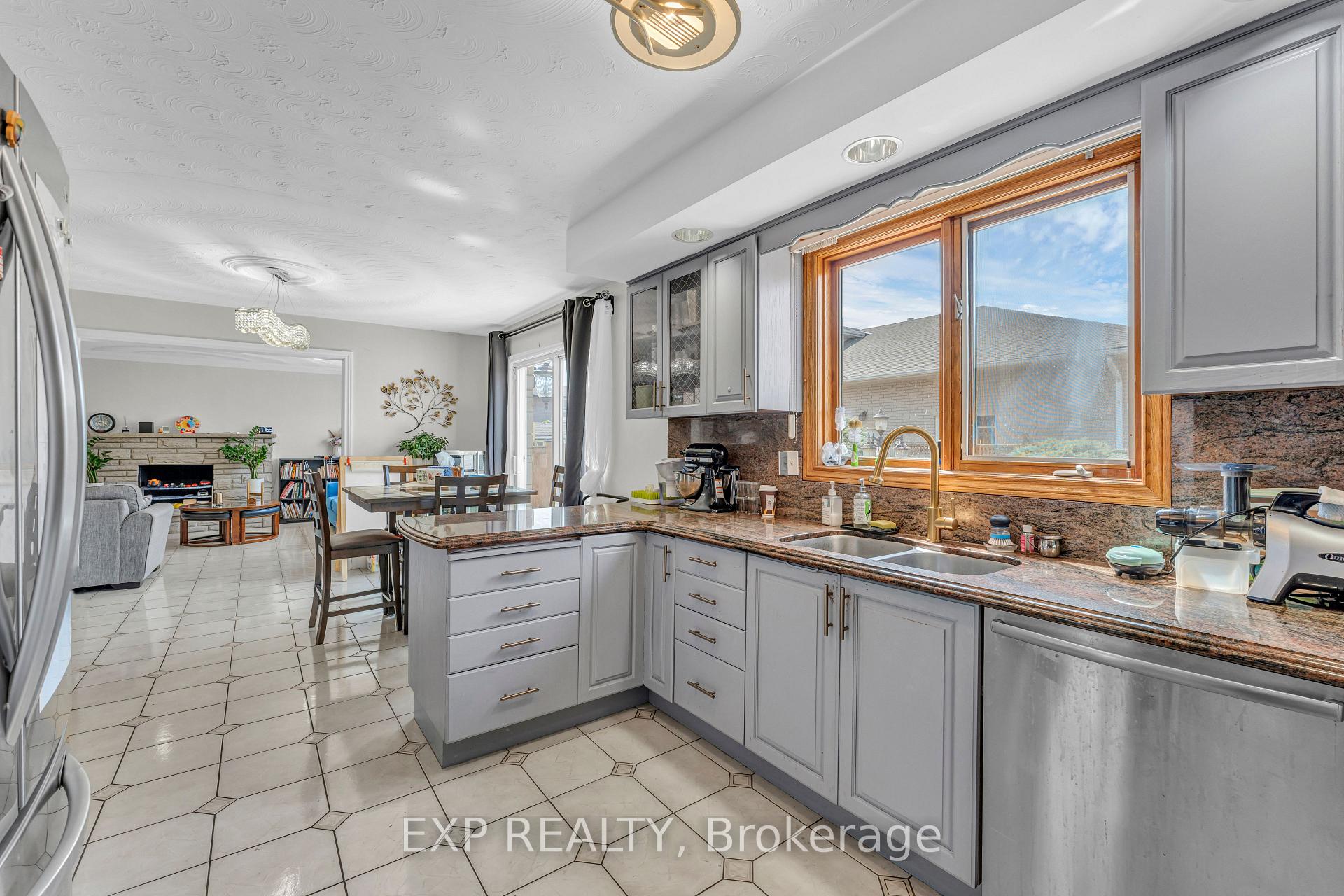 Photo 10 of 2 Glencrest Avenue, Hamilton, Stoney Creek — HOMEH