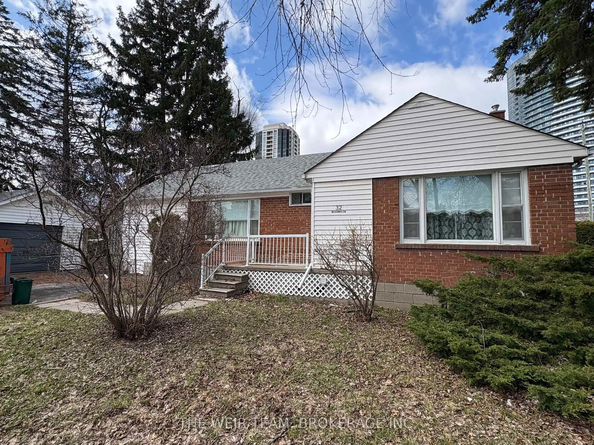 Front of 32 Meadowview Avenue