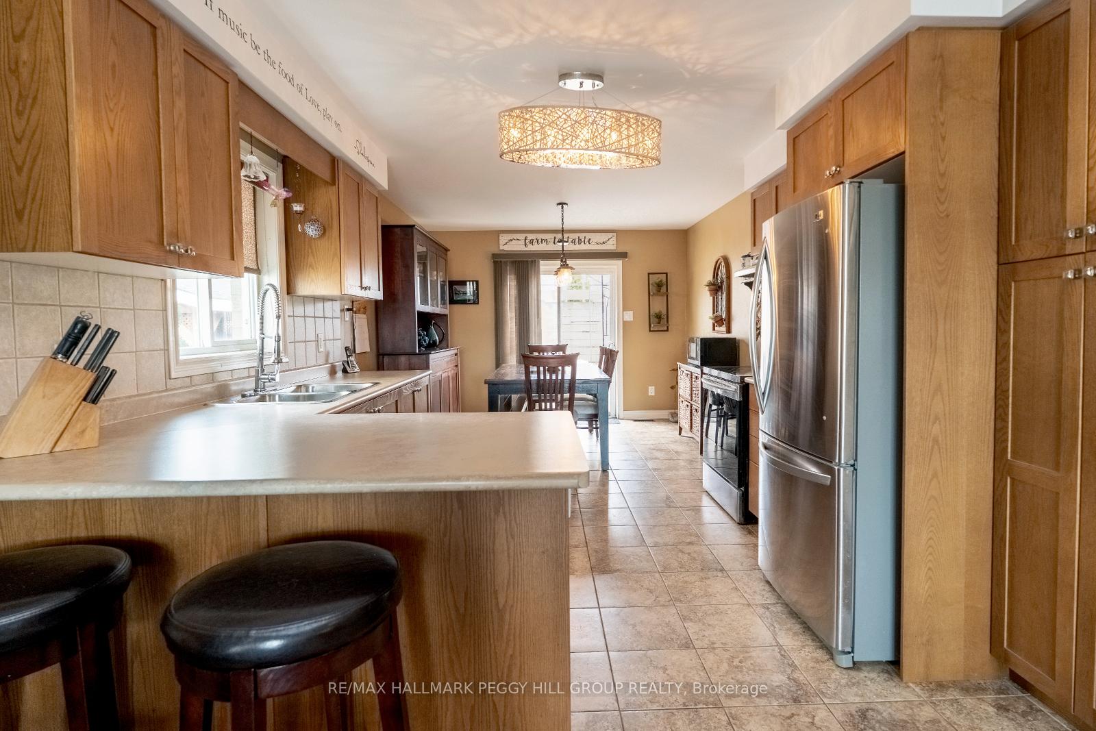 Photo 5 of 38 Touchette Drive, Barrie, Holly — HOMEH