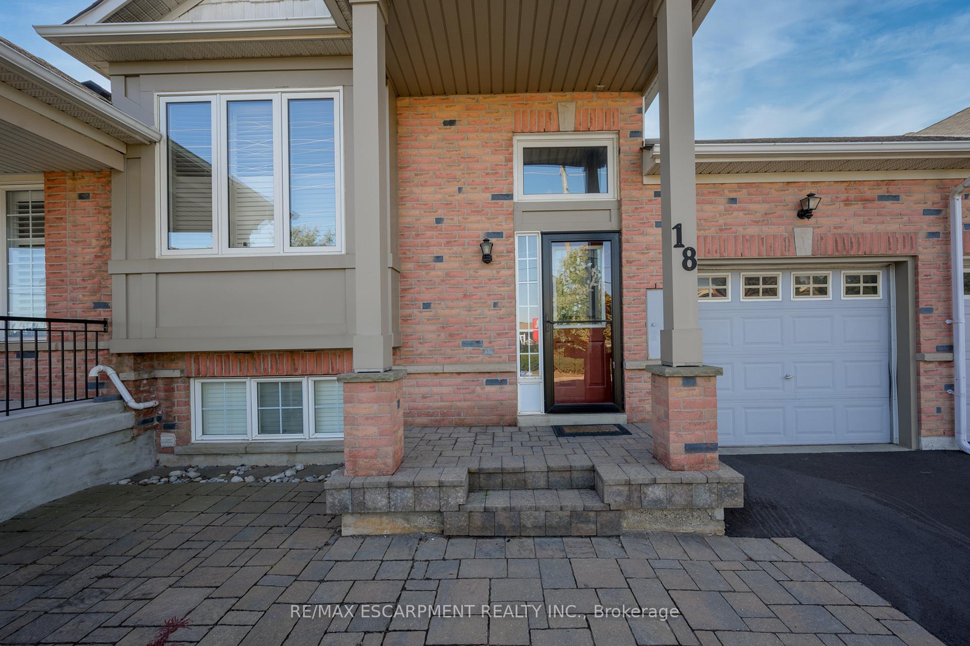 Photo 2 of Unit 18, 2243 Turnberry Road, Burlington, Rose — HOMEH