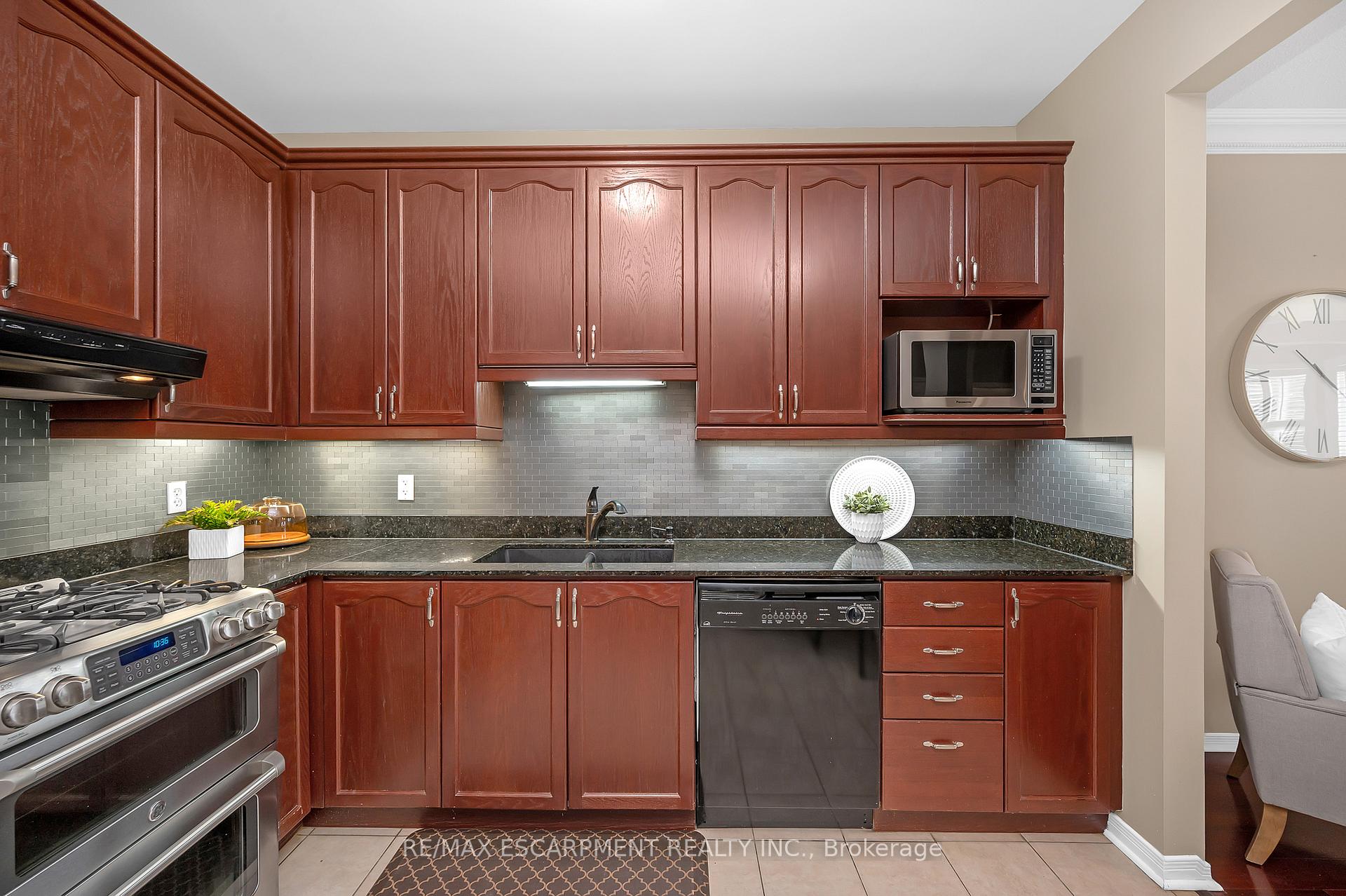 Photo 11 of Unit 18, 2243 Turnberry Road, Burlington, Rose — HOMEH