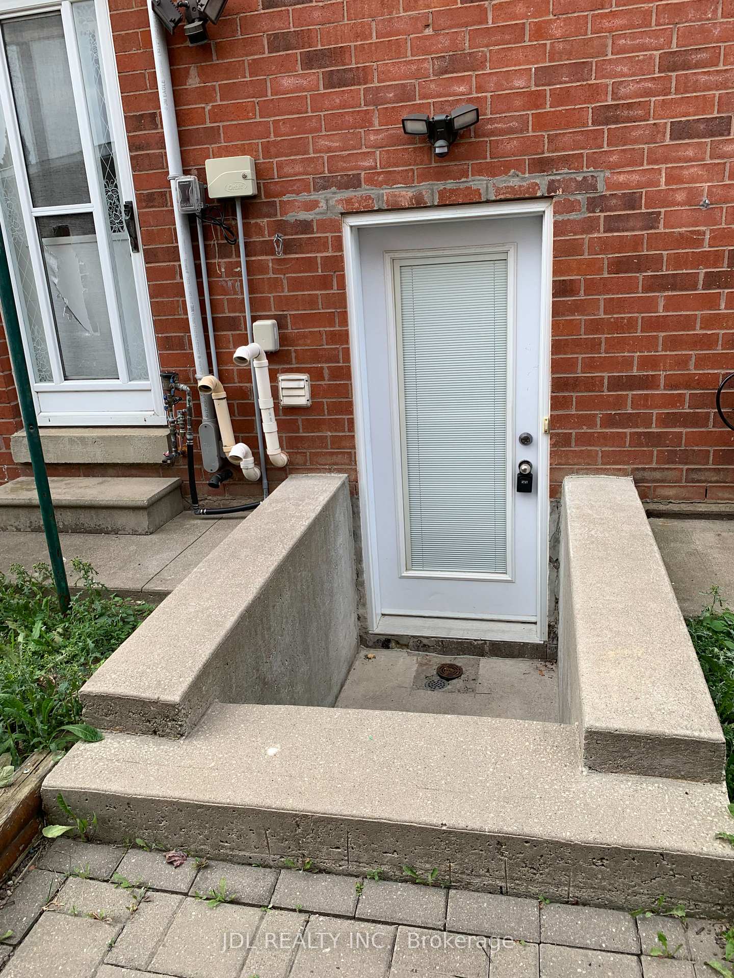 Photo 2 of 23 Millstone Drive, Brampton, Fletcher's Creek South — HOMEH