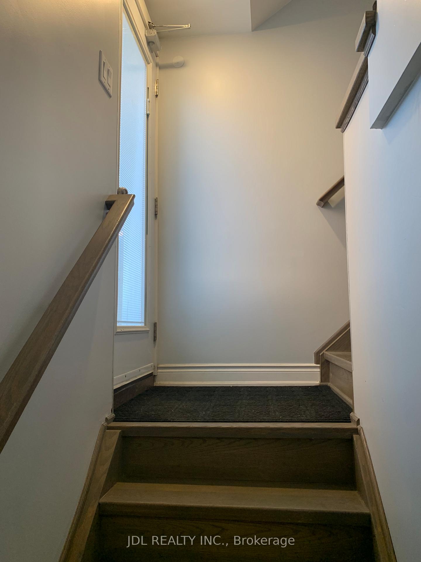 Photo 3 of 23 Millstone Drive, Brampton, Fletcher's Creek South — HOMEH