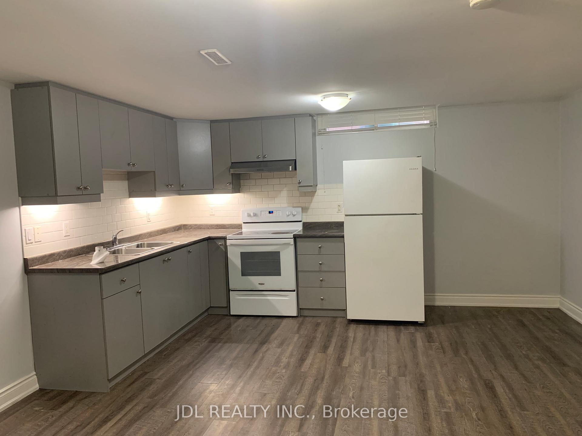 Photo 4 of 23 Millstone Drive, Brampton, Fletcher's Creek South — HOMEH