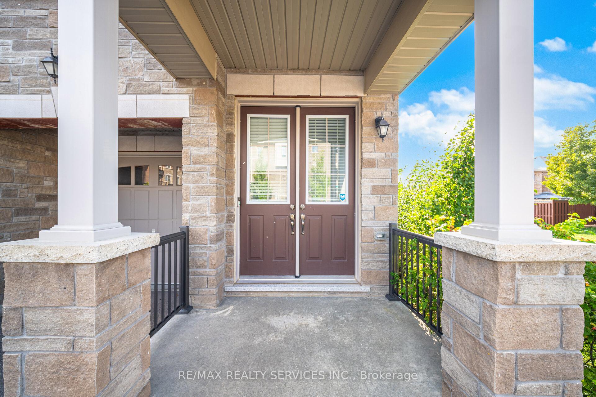 Photo 3 of 2 Estelle Gate, Brampton, Bram East — HOMEH