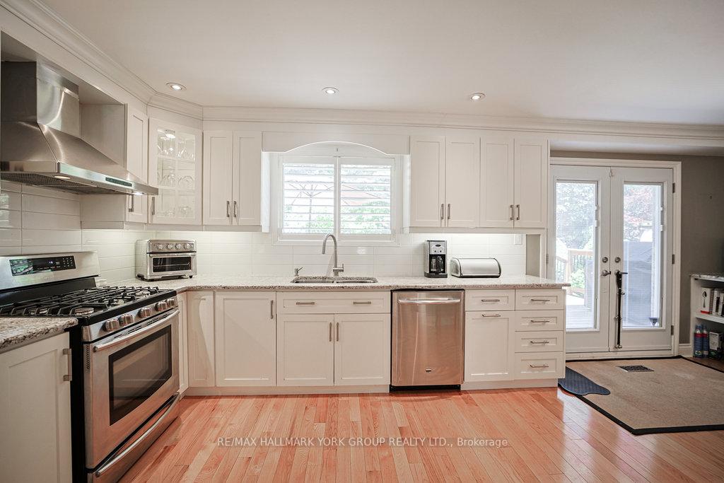 Photo 3 of 286 Kennedy Street W, Aurora, Aurora Highlands — HOMEH