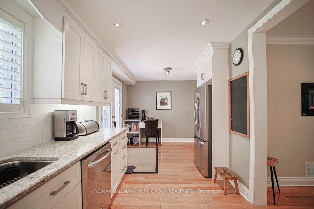 Photo 5 of 286 Kennedy Street W, Aurora, Aurora Highlands — HOMEH