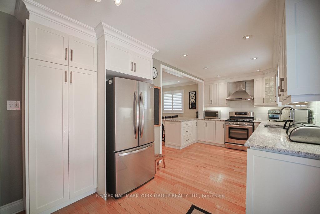 Photo 6 of 286 Kennedy Street W, Aurora, Aurora Highlands — HOMEH