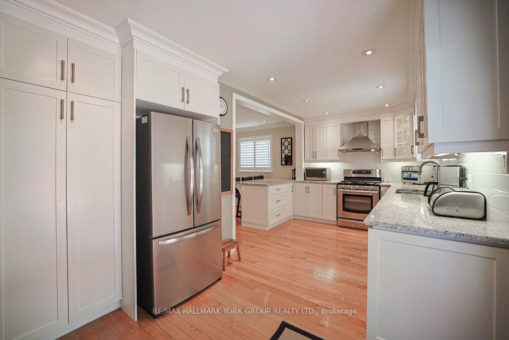 Photo 8 of 286 Kennedy Street W, Aurora, Aurora Highlands — HOMEH