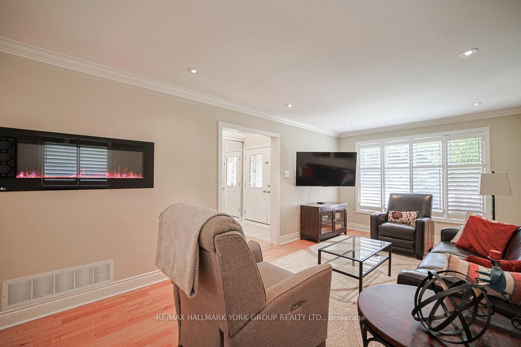 Photo 12 of 286 Kennedy Street W, Aurora, Aurora Highlands — HOMEH