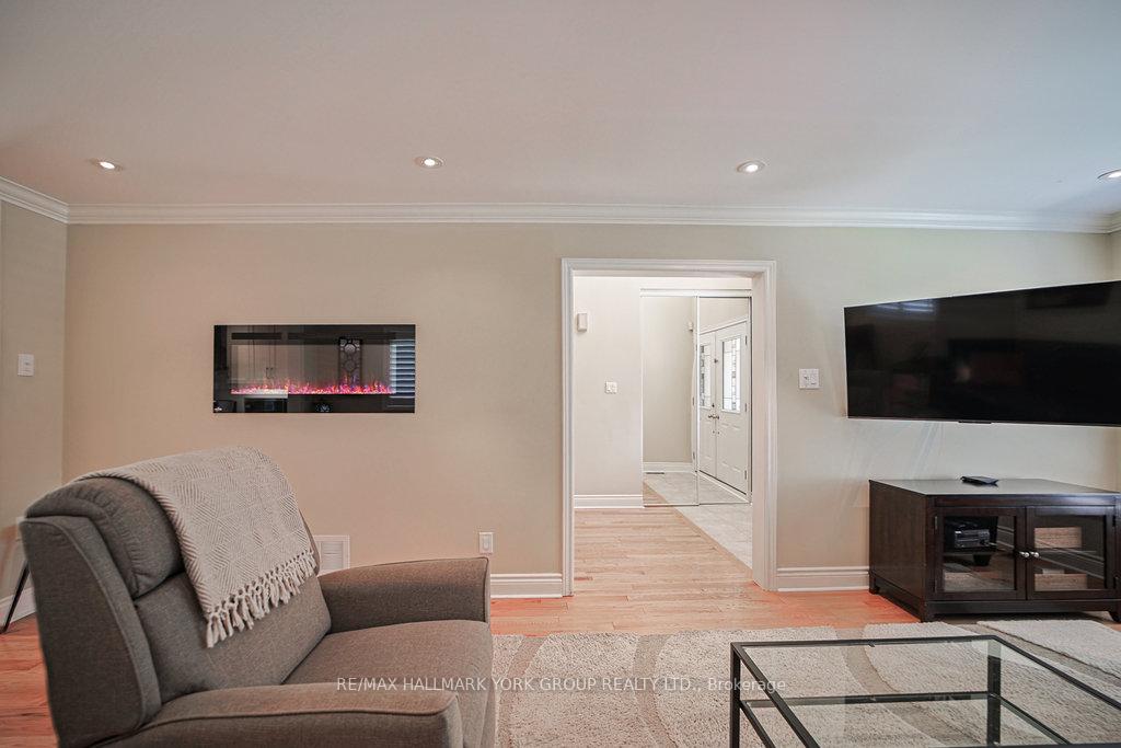 Photo 17 of 286 Kennedy Street W, Aurora, Aurora Highlands — HOMEH