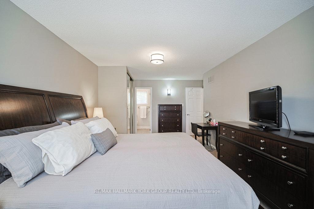 Photo 19 of 286 Kennedy Street W, Aurora, Aurora Highlands — HOMEH