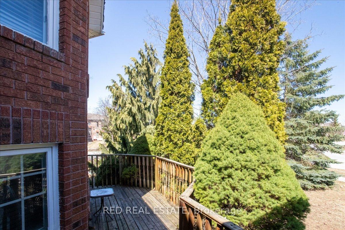 Photo 3 of 2 Finlay Road, Barrie, West Bayfield — HOMEH