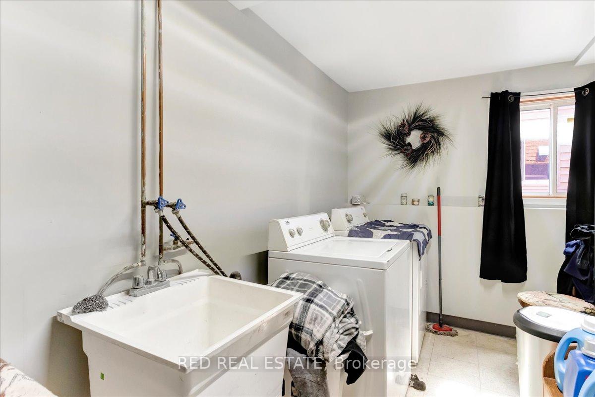 Photo 19 of 2 Finlay Road, Barrie, West Bayfield — HOMEH