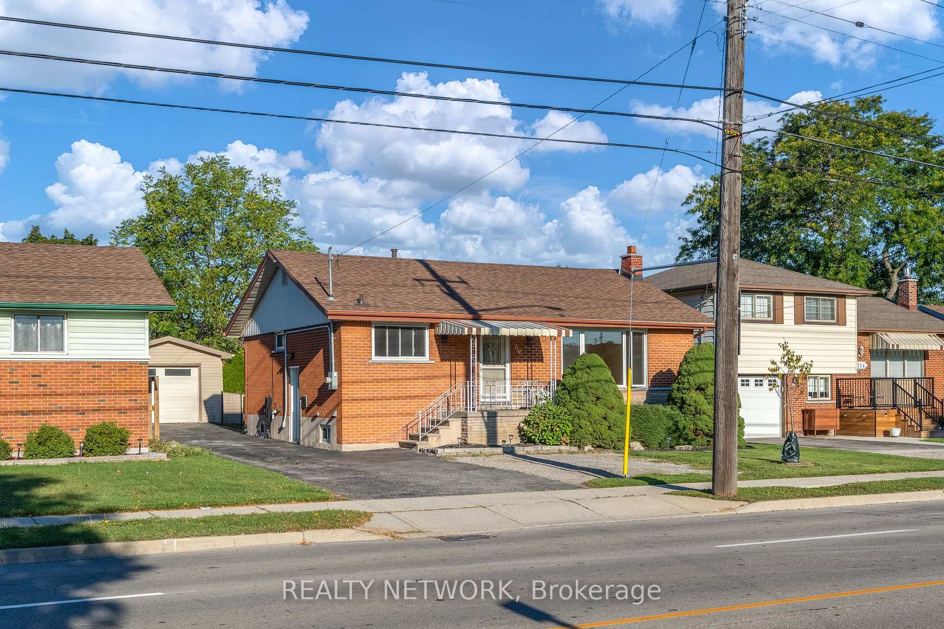 Photo 2 of 716 Upper Ottawa Street, Hamilton, Hampton Heights — HOMEH
