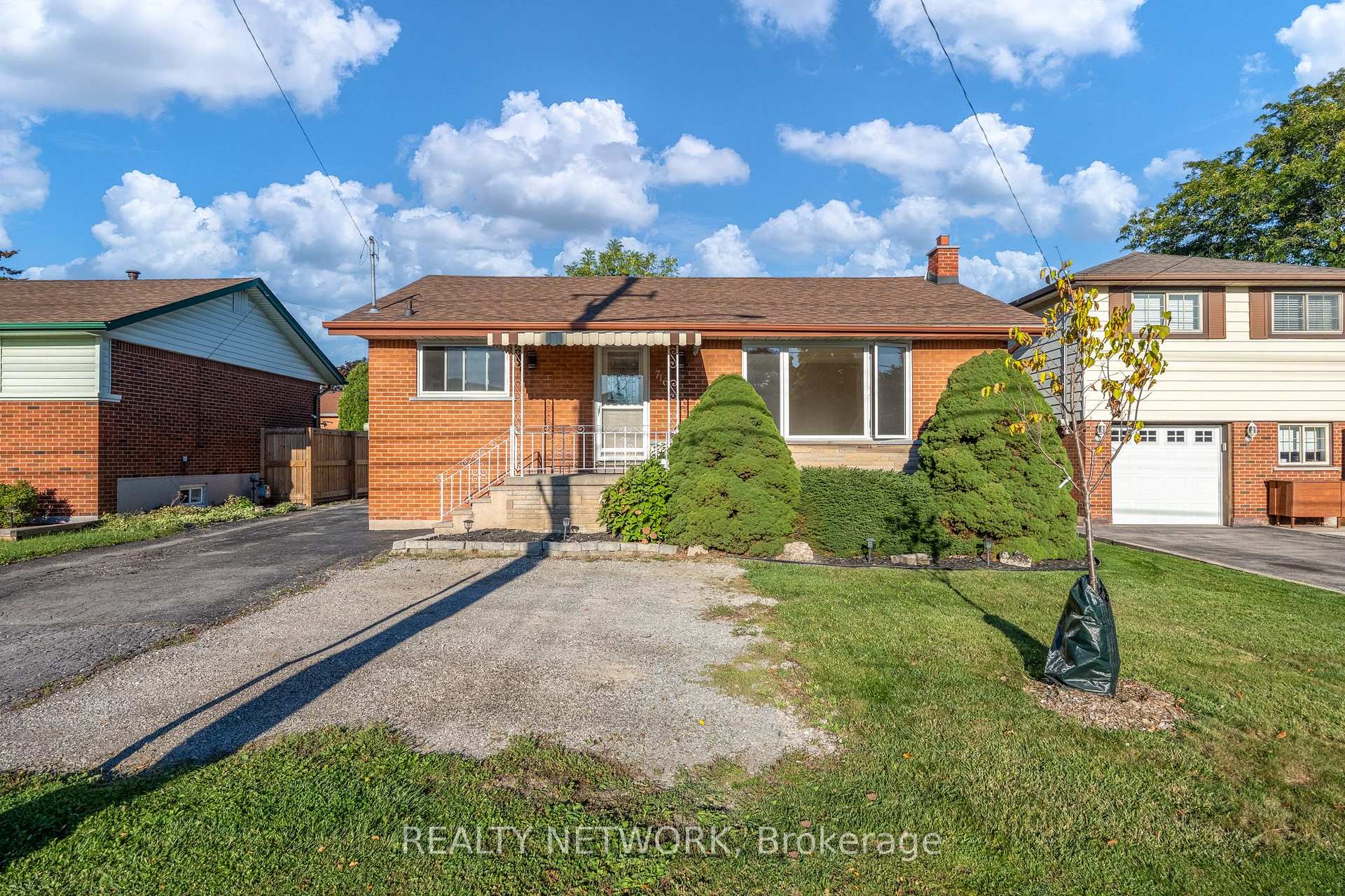 Photo 4 of 716 Upper Ottawa Street, Hamilton, Hampton Heights — HOMEH