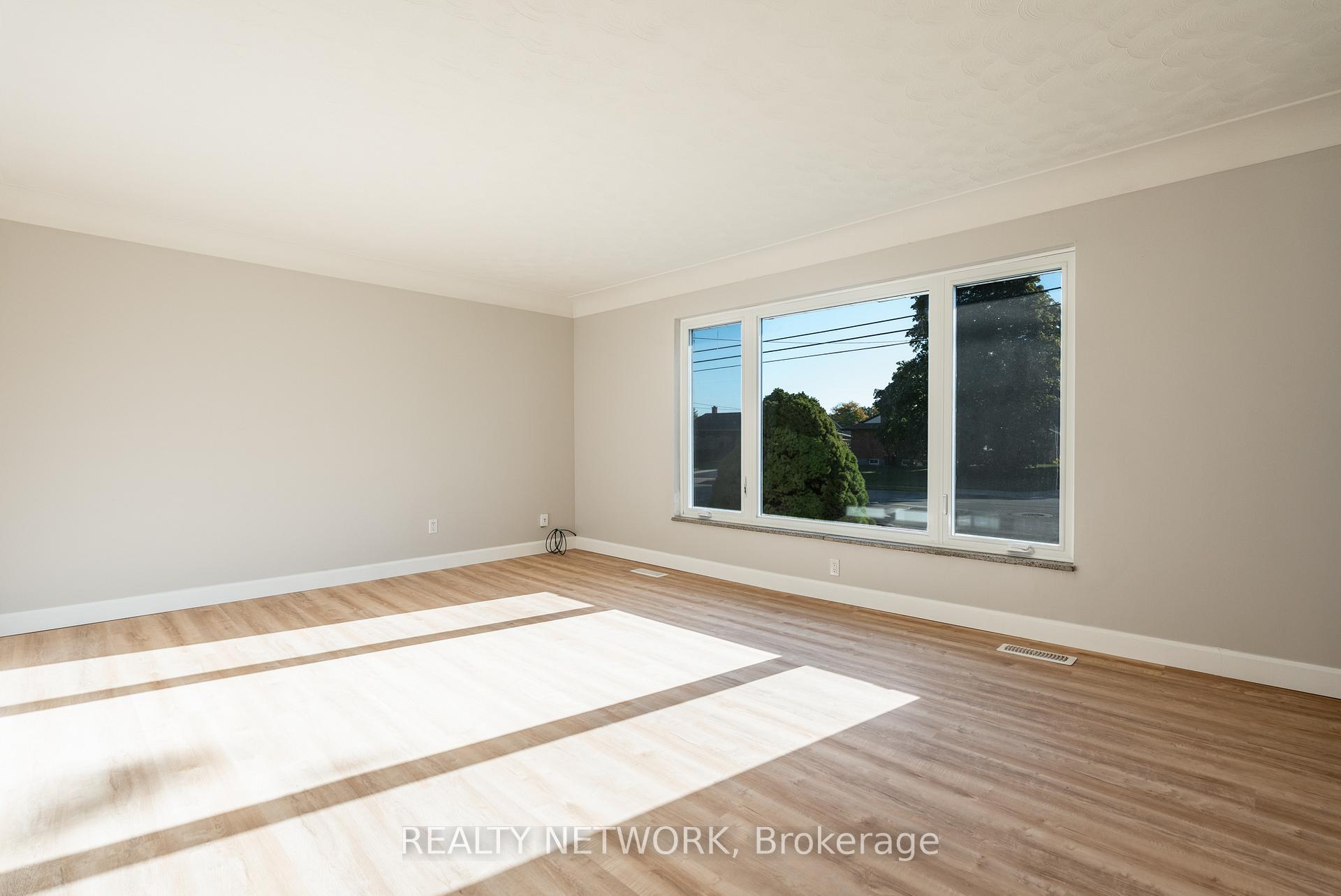 Photo 6 of 716 Upper Ottawa Street, Hamilton, Hampton Heights — HOMEH