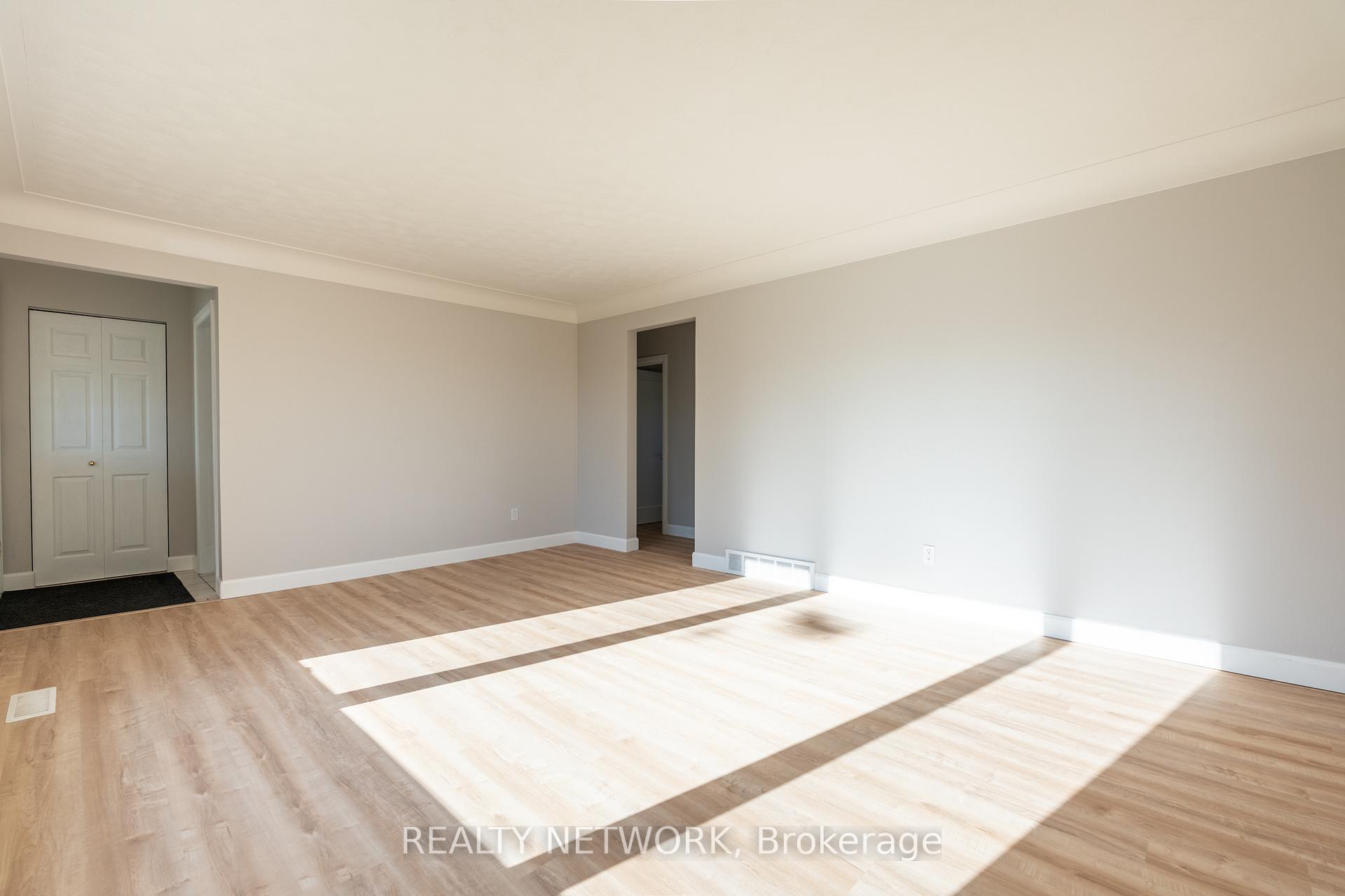 Photo 8 of 716 Upper Ottawa Street, Hamilton, Hampton Heights — HOMEH