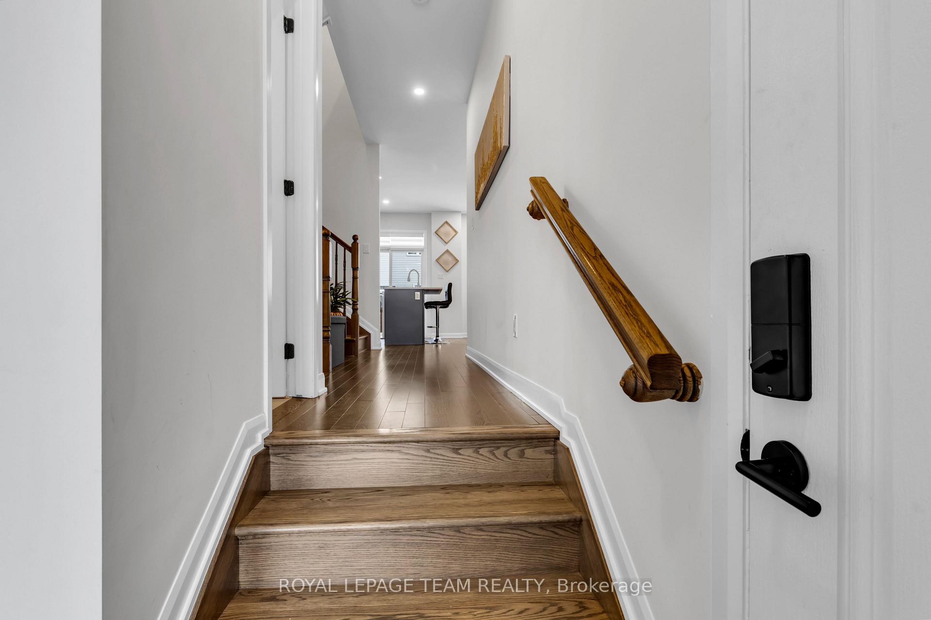 Photo 4 of 2034 Caltra Crescent, Ottawa, Barrhaven - Half Moon Bay — HOMEH