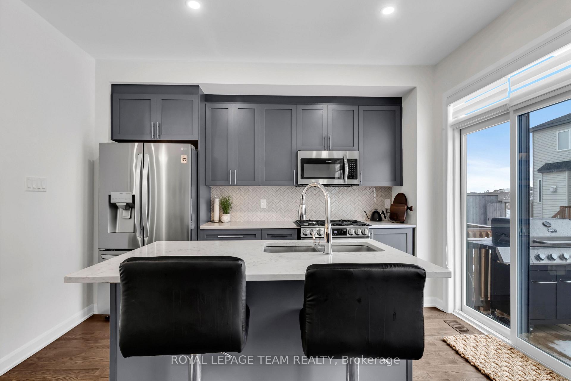 Photo 10 of 2034 Caltra Crescent, Ottawa, Barrhaven - Half Moon Bay — HOMEH
