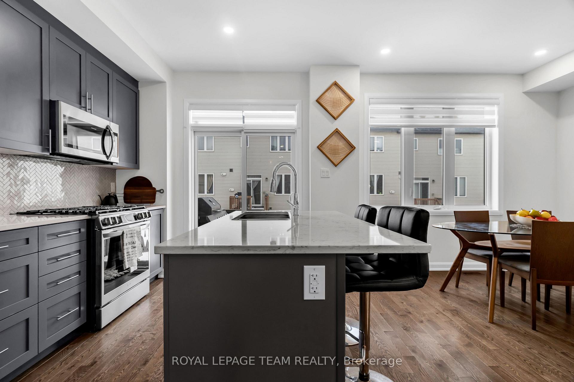 Photo 12 of 2034 Caltra Crescent, Ottawa, Barrhaven - Half Moon Bay — HOMEH