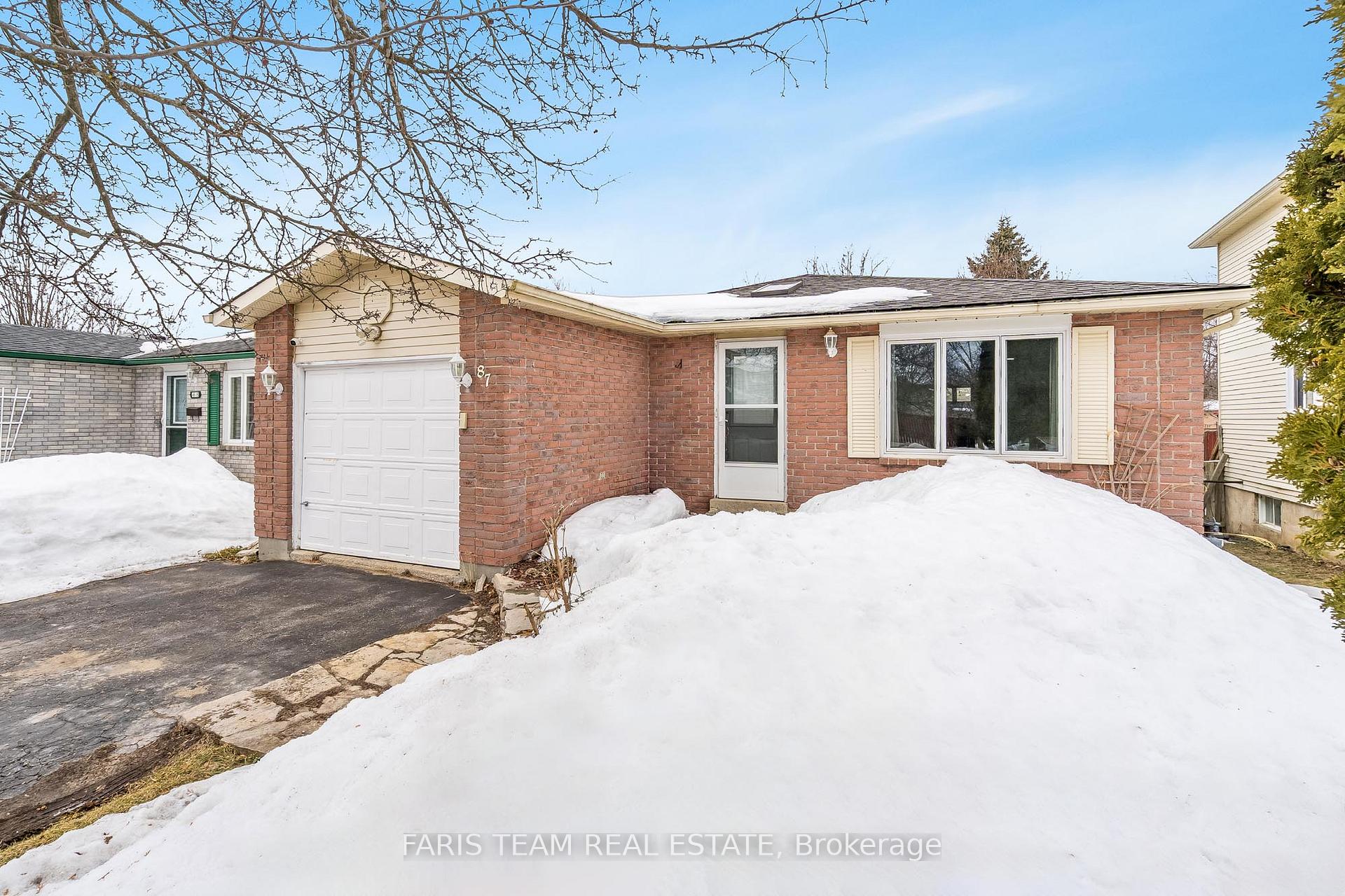 Photo 2 of 87 Hickling Trail, Barrie, Grove East — HOMEH
