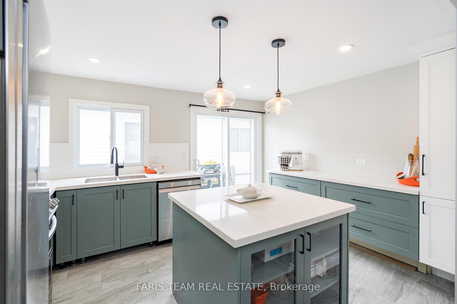 Photo 4 of 87 Hickling Trail, Barrie, Grove East — HOMEH