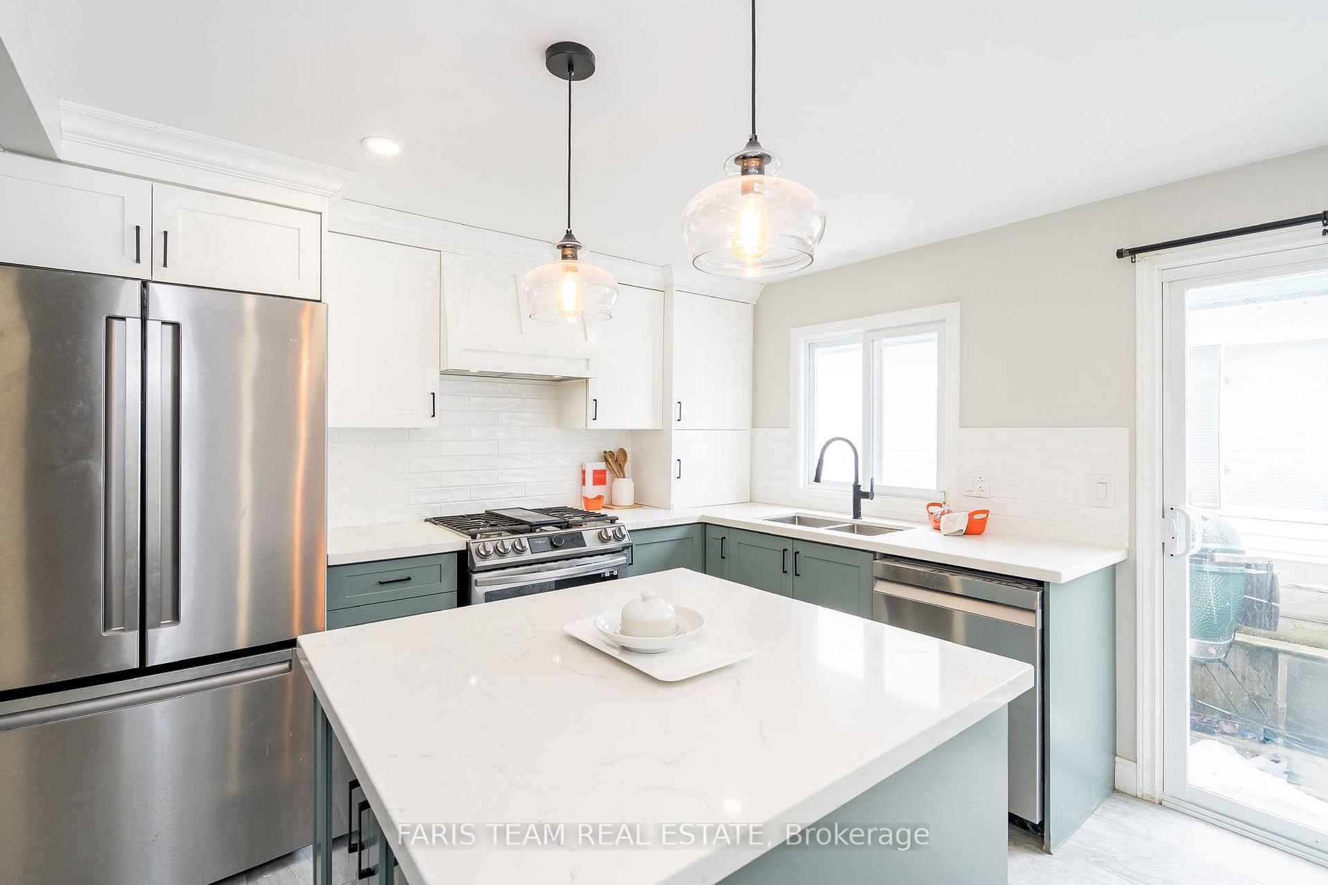 Photo 5 of 87 Hickling Trail, Barrie, Grove East — HOMEH