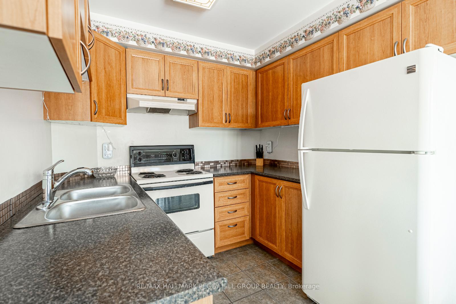 Photo 7 of 43 Brucker Road, Barrie, Holly — HOMEH