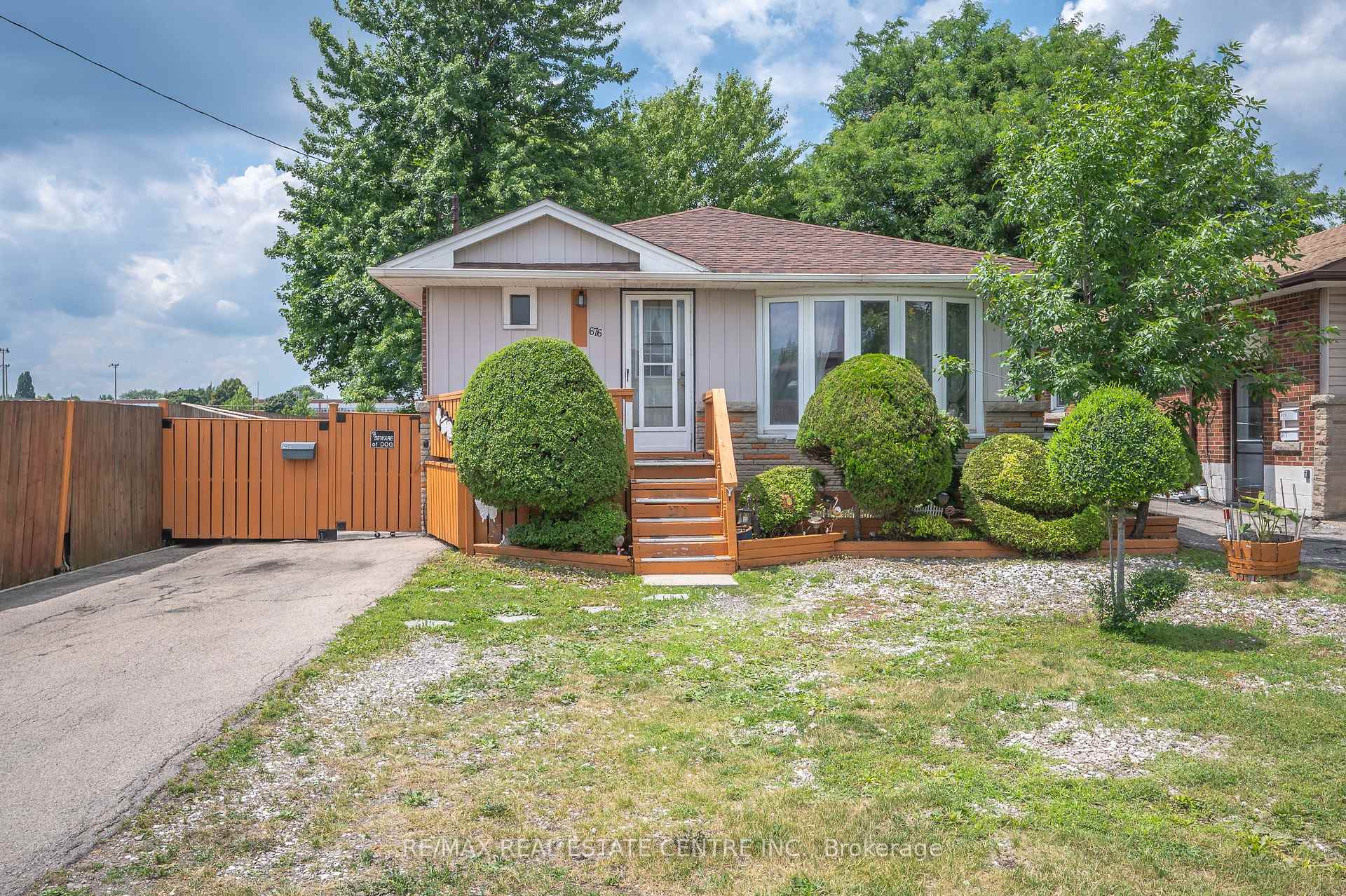 Photo 1 of 676 Upper Wentworth Street, Hamilton, Hill Park — HOMEH