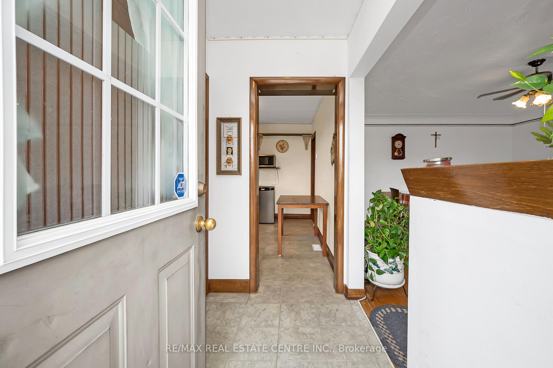 Photo 5 of 676 Upper Wentworth Street, Hamilton, Hill Park — HOMEH