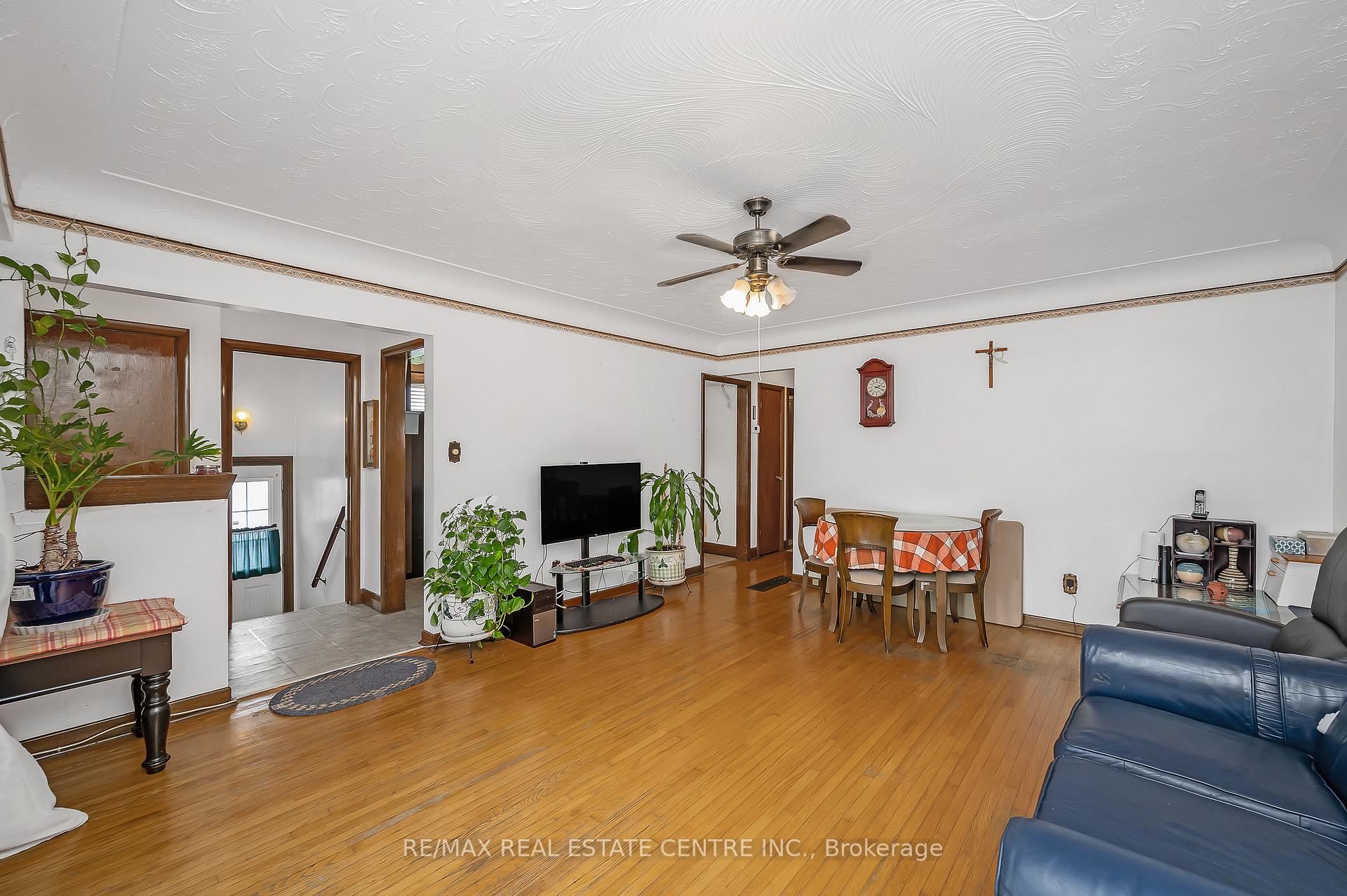 Photo 8 of 676 Upper Wentworth Street, Hamilton, Hill Park — HOMEH