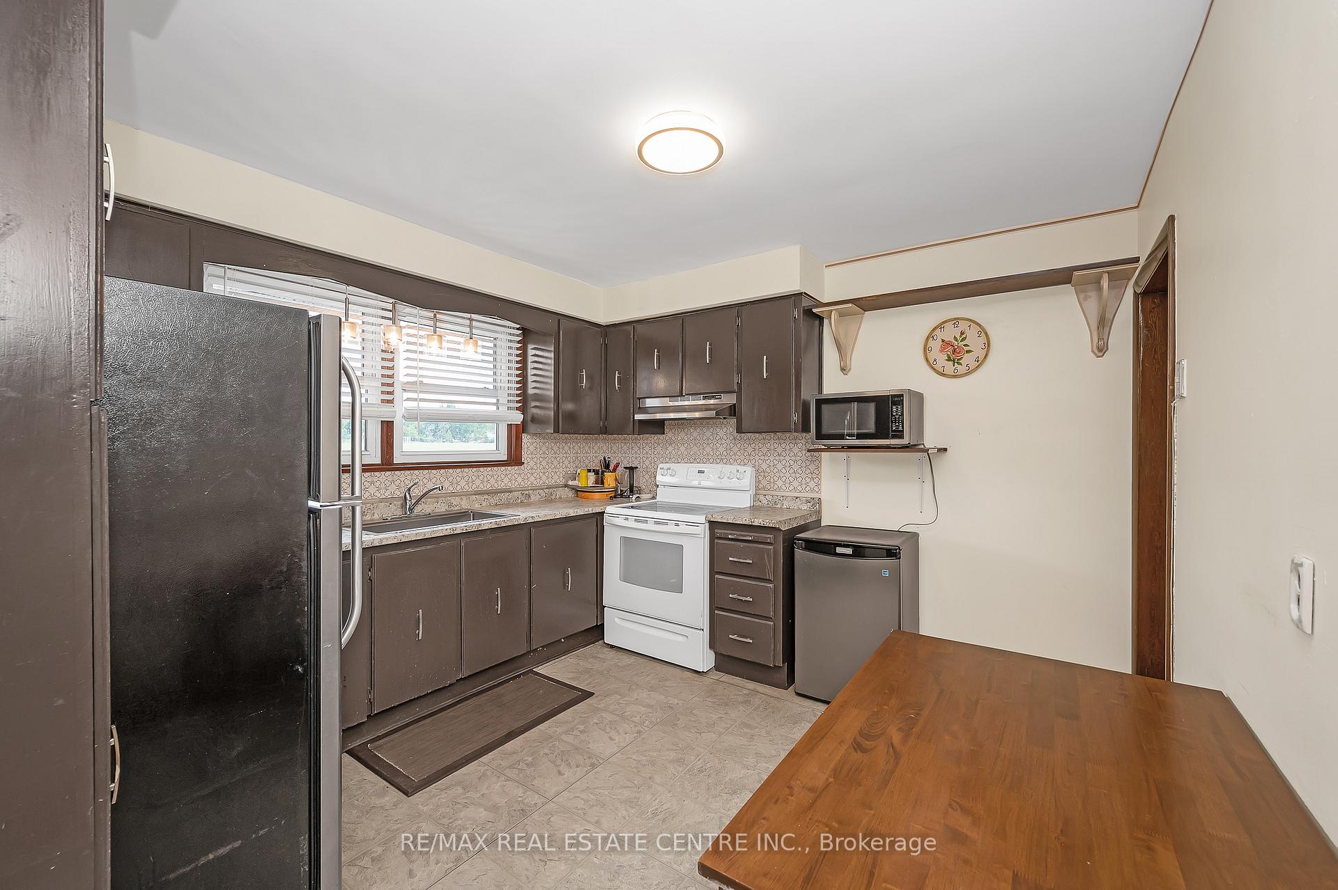 Photo 10 of 676 Upper Wentworth Street, Hamilton, Hill Park — HOMEH