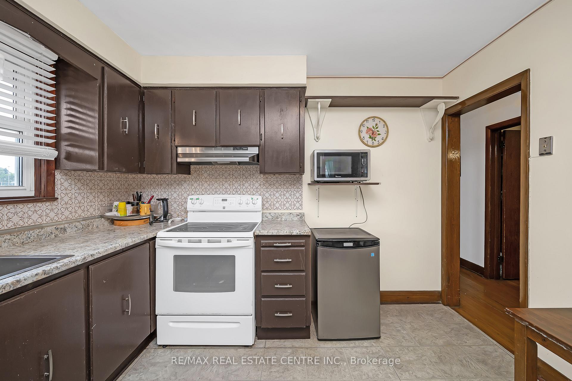 Photo 12 of 676 Upper Wentworth Street, Hamilton, Hill Park — HOMEH