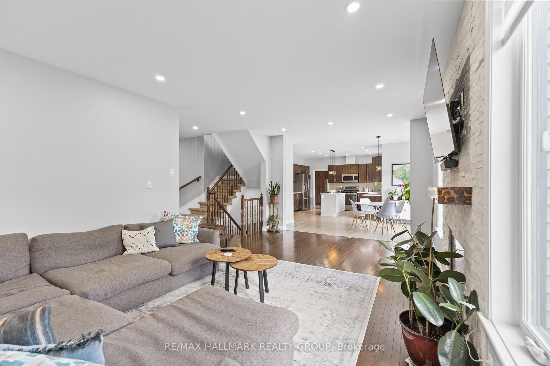 Photo 4 of 254 Gracewood Crescent, Ottawa, Blossom Park/Kemp Park/Findlay Creek — HOMEH