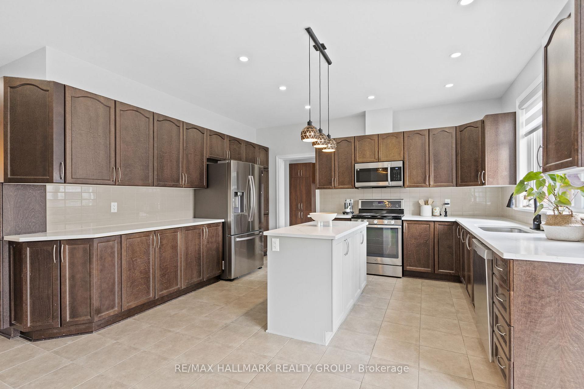 Photo 8 of 254 Gracewood Crescent, Ottawa, Blossom Park/Kemp Park/Findlay Creek — HOMEH