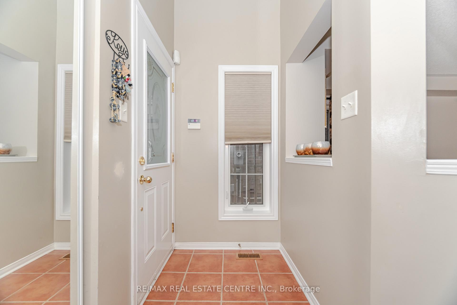 Photo 7 of 59 Vintage Gate, Brampton, Fletcher's Creek Village — HOMEH