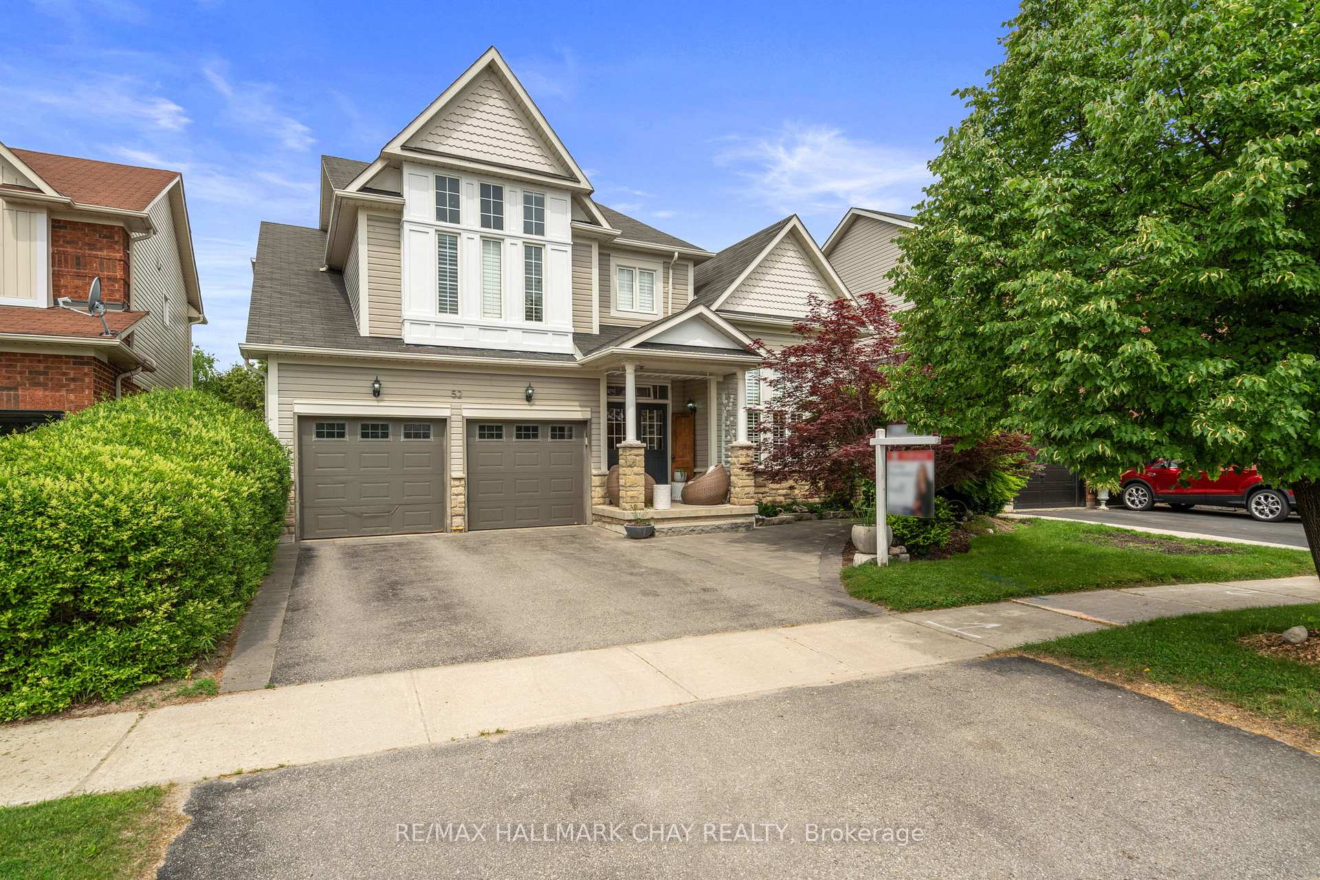 Photo 3 of 52 Regalia Way, Barrie, Innis-Shore — HOMEH