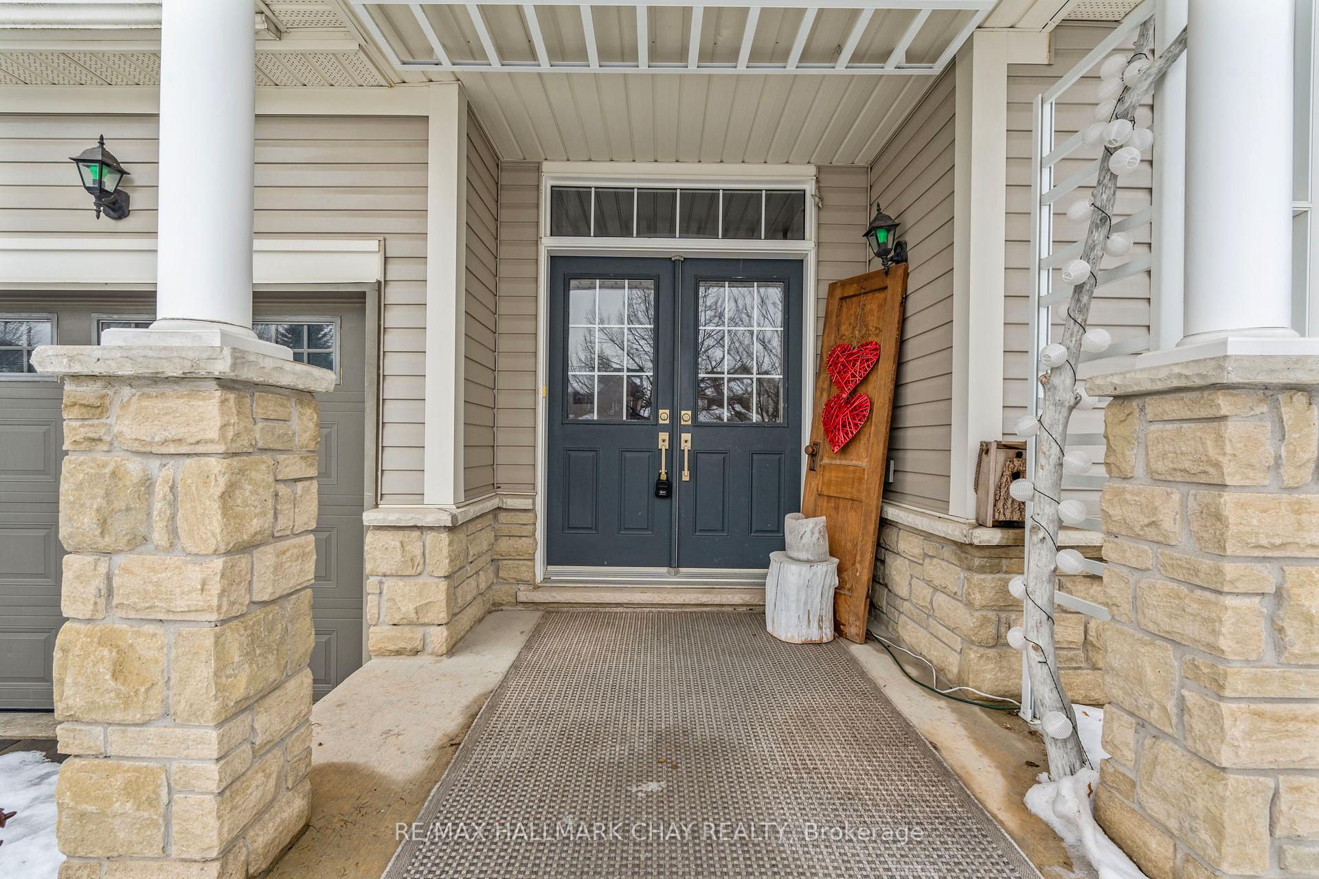 Photo 4 of 52 Regalia Way, Barrie, Innis-Shore — HOMEH