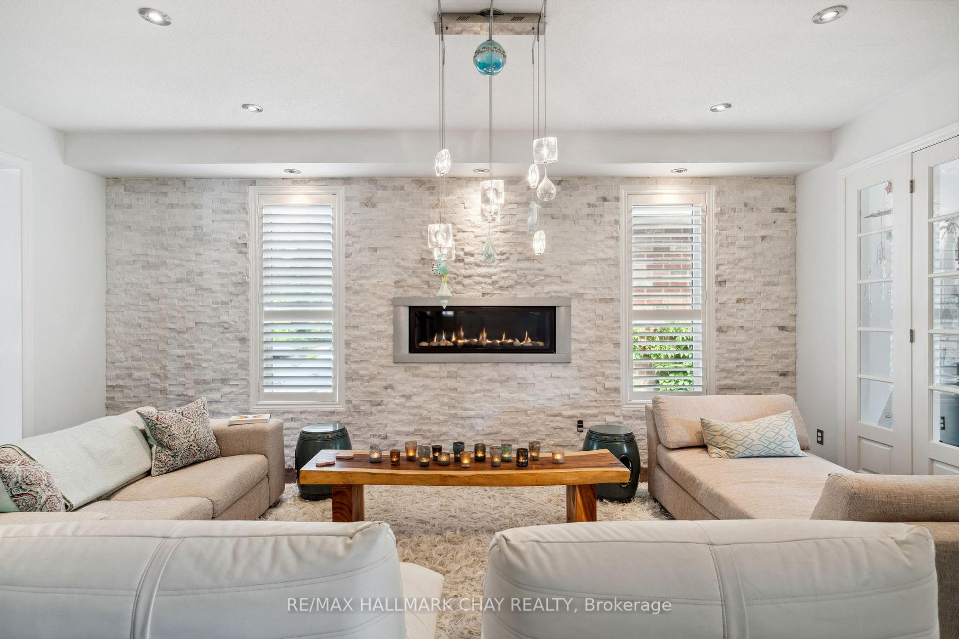 Photo 9 of 52 Regalia Way, Barrie, Innis-Shore — HOMEH