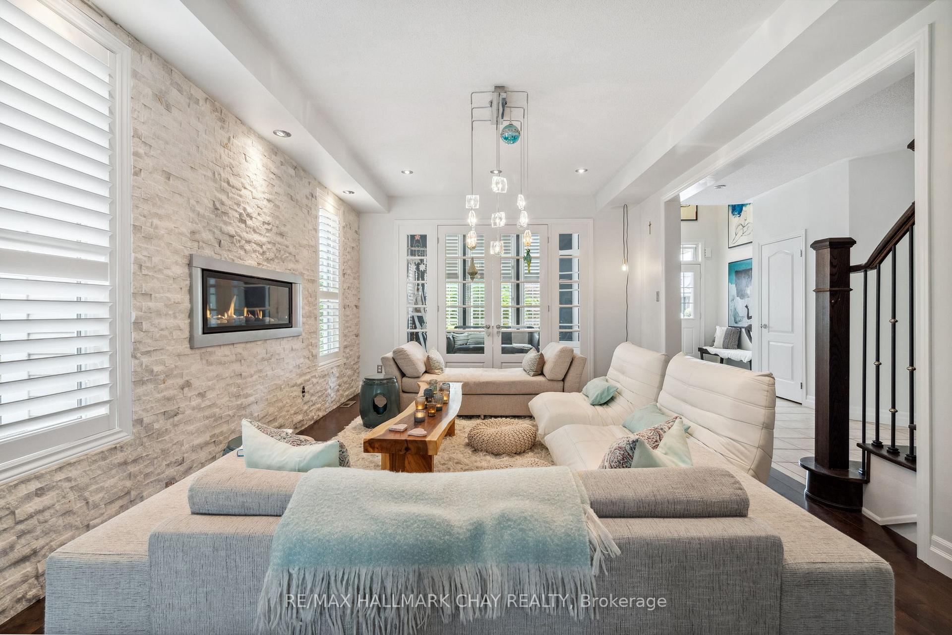 Photo 10 of 52 Regalia Way, Barrie, Innis-Shore — HOMEH