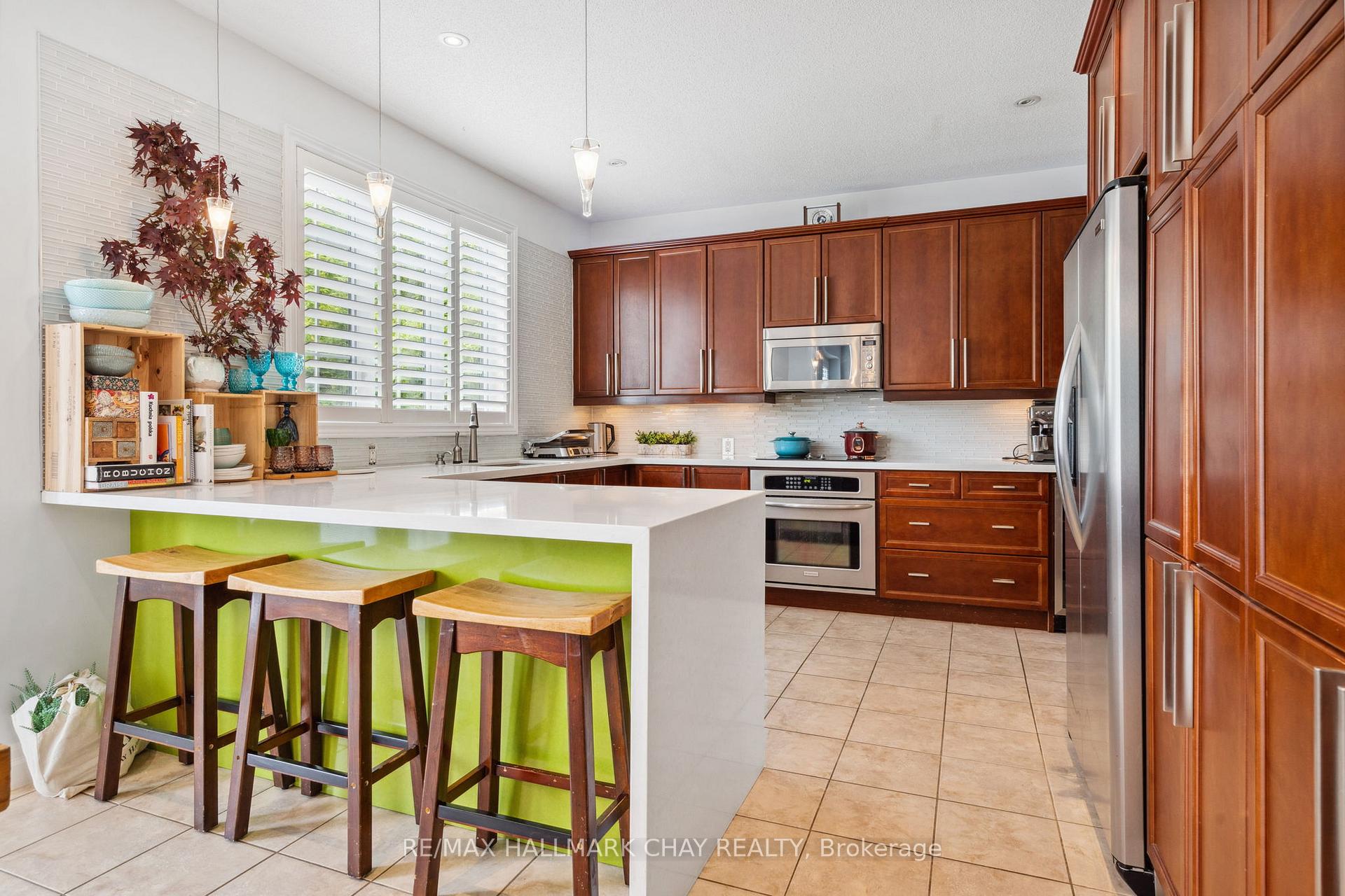 Photo 11 of 52 Regalia Way, Barrie, Innis-Shore — HOMEH