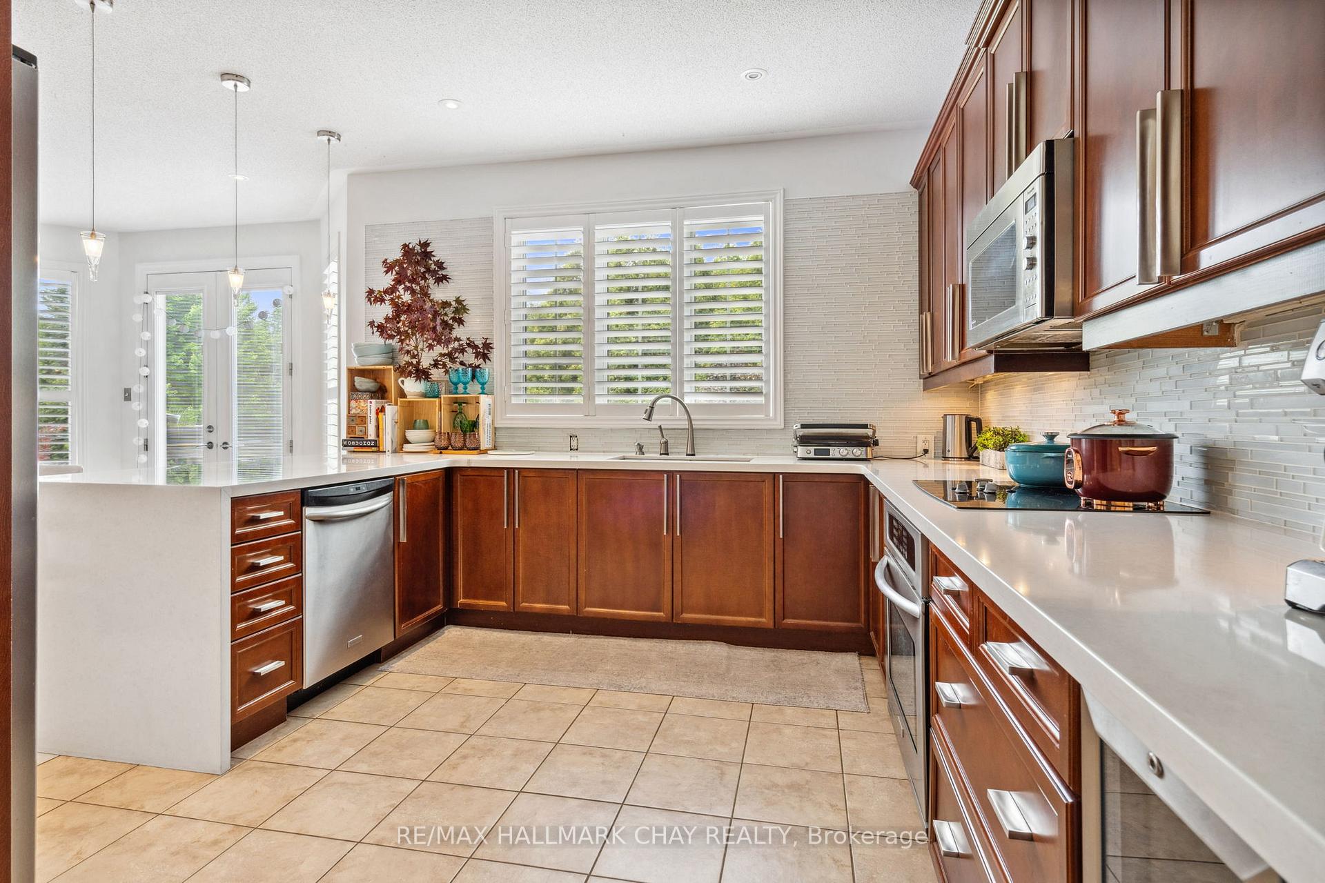 Photo 12 of 52 Regalia Way, Barrie, Innis-Shore — HOMEH