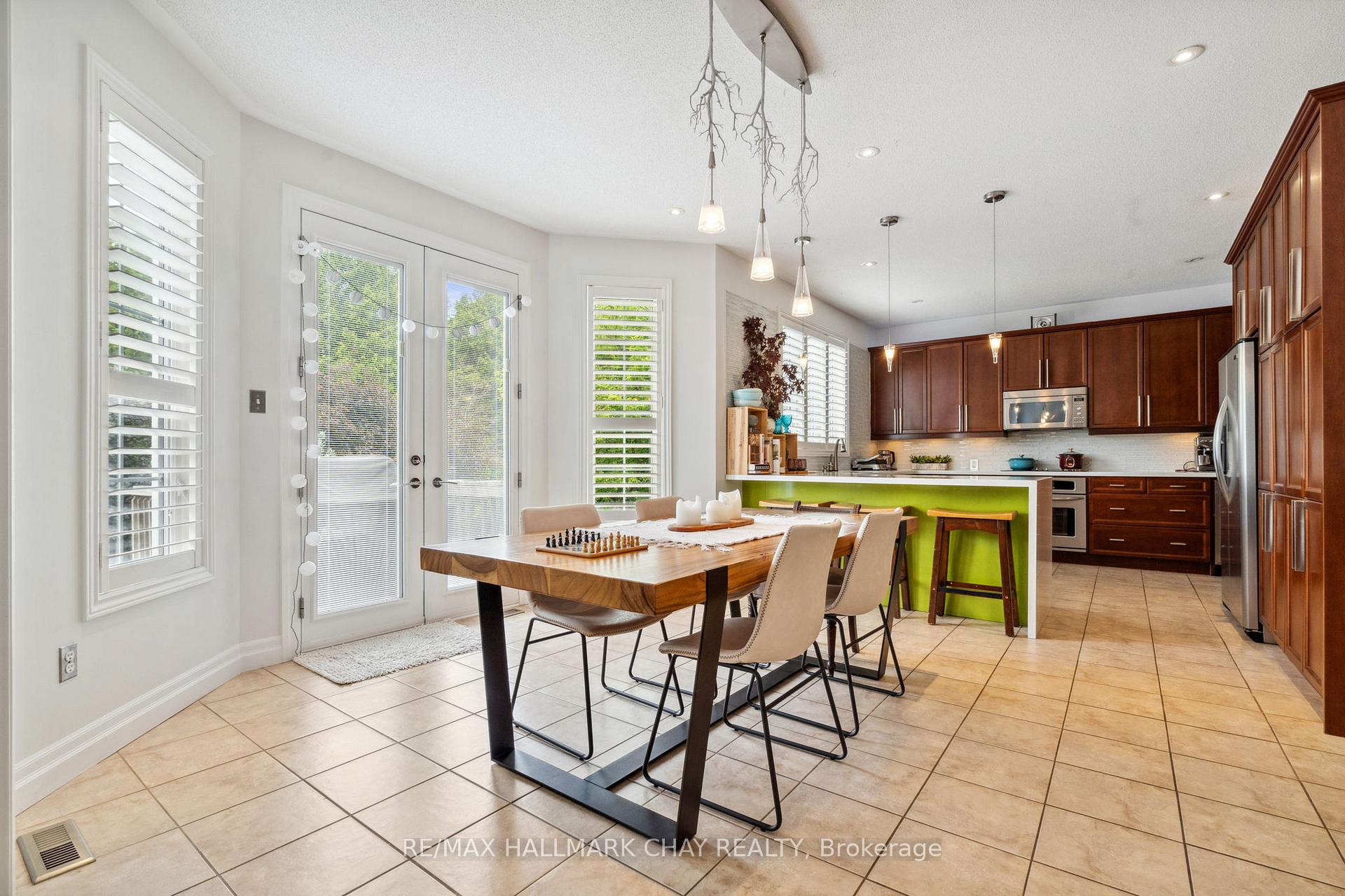 Photo 13 of 52 Regalia Way, Barrie, Innis-Shore — HOMEH