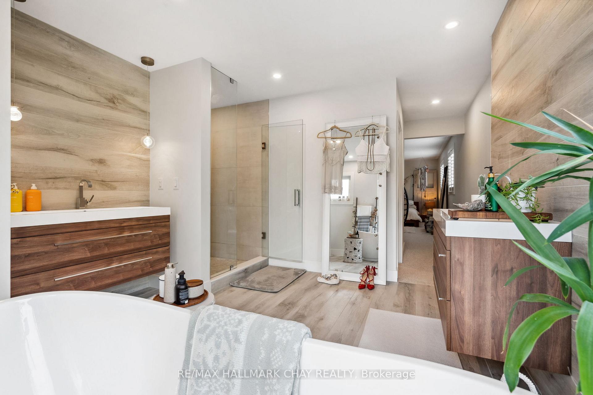 Photo 23 of 52 Regalia Way, Barrie, Innis-Shore — HOMEH