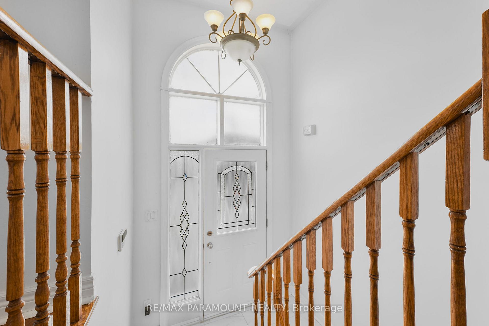 Photo 2 of Unit Upper, 4 Summerdale Crescent, Brampton, Fletcher's Meadow — HOMEH
